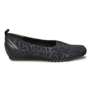 Munro Iriana Traveler Flats Black Floral Comfort Slip On Shoes Size 5M